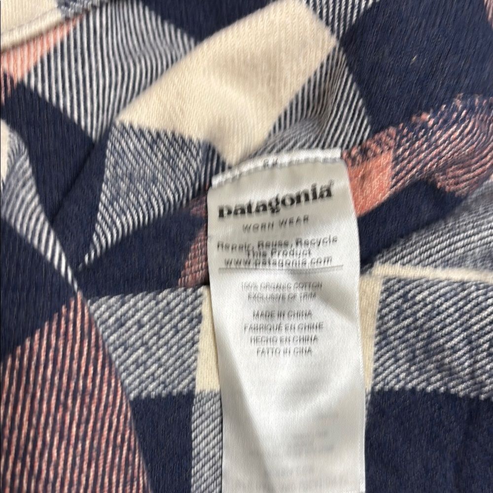 Patagonia Worn Wear Flannel Checkered Shirt in Navy and Peach XS - Picture 10 of 11
